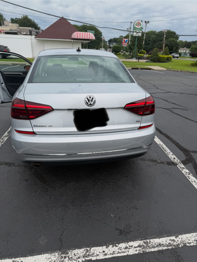 Silver 2017 Volkswagen Passat 1.8T SE w/Technology