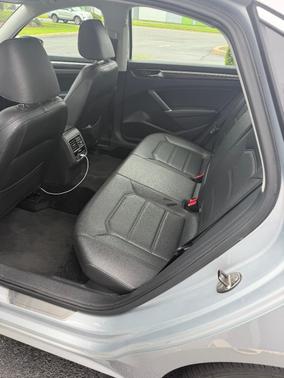 Silver 2017 Volkswagen Passat 1.8T SE w/Technology