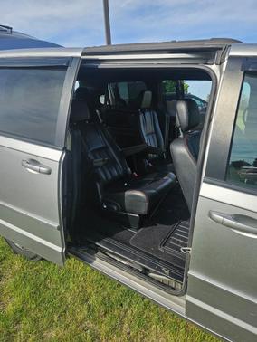 Silver 2017 Dodge Grand Caravan GT