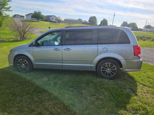 Silver 2017 Dodge Grand Caravan GT