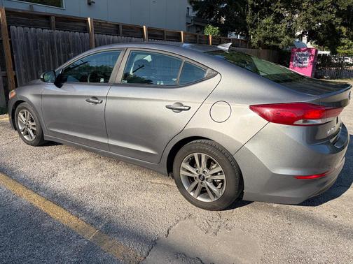 Gray 2018 Hyundai ELANTRA SEL