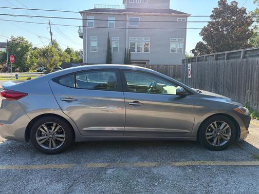 Gray 2018 Hyundai ELANTRA SEL