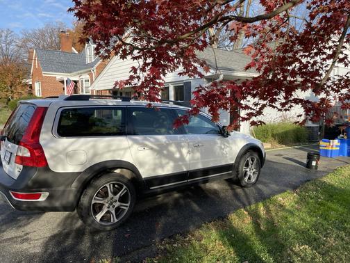White 2013 Volvo XC70 T6