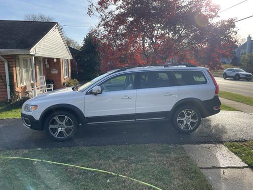 White 2013 Volvo XC70 T6