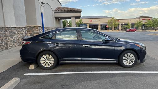 2017 Hyundai SONATA Hybrid SE