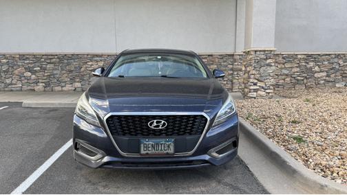 2017 Hyundai SONATA Hybrid SE