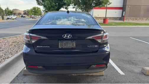 2017 Hyundai SONATA Hybrid SE
