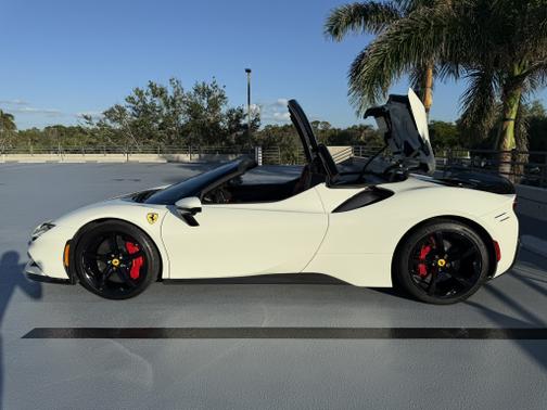 2022 Ferrari SF90 Spider Base