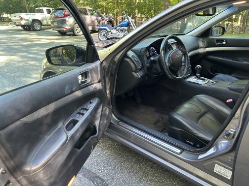 2011 INFINITI G37x Base