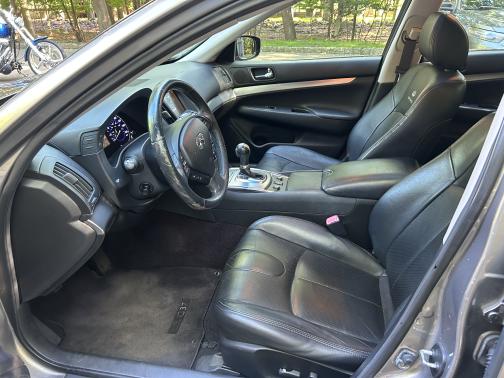2011 INFINITI G37x Base