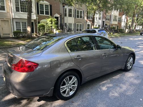 2011 INFINITI G37x Base