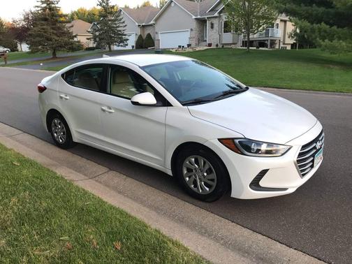 White 2017 Hyundai ELANTRA SE