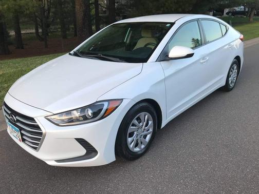 White 2017 Hyundai ELANTRA SE