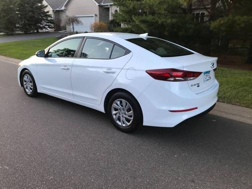 White 2017 Hyundai ELANTRA SE