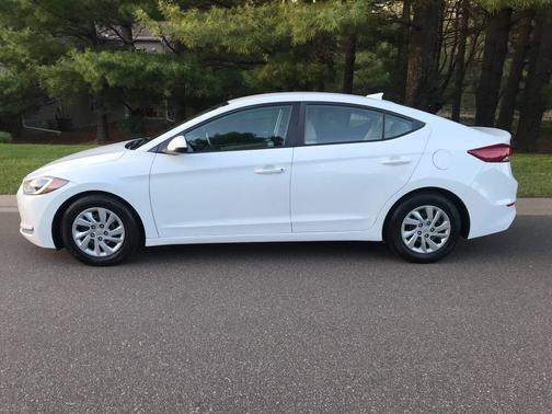 White 2017 Hyundai ELANTRA SE