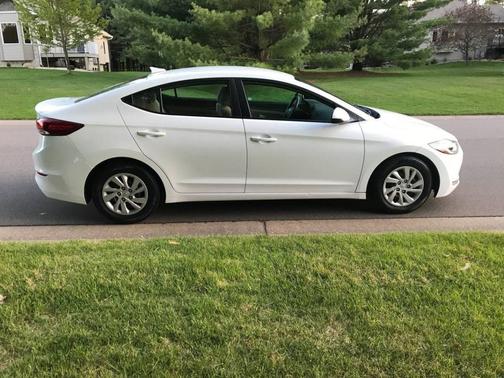 White 2017 Hyundai ELANTRA SE