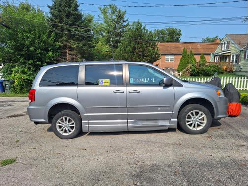 Silver 2016 Dodge Grand Caravan SXT