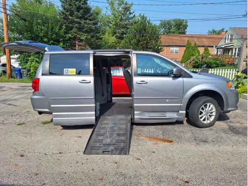 Silver 2016 Dodge Grand Caravan SXT