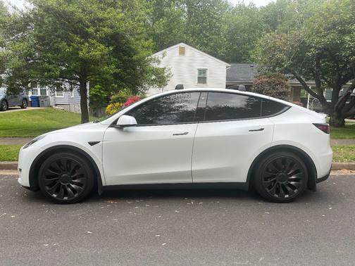 White 2023 Tesla Model Y Performance