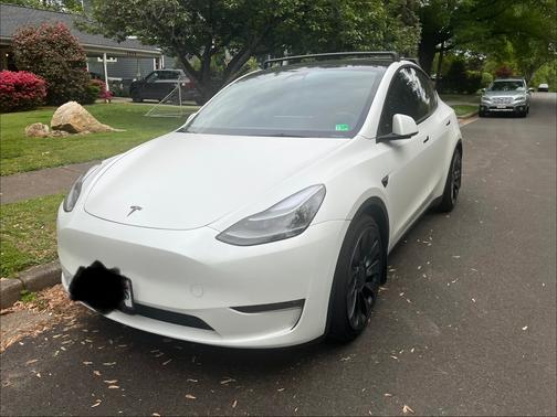 White 2023 Tesla Model Y Performance