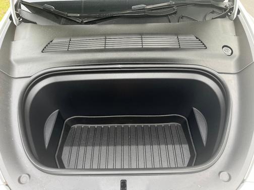 White 2023 Tesla Model Y Performance