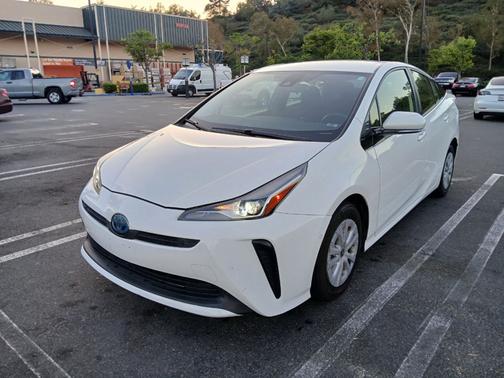 2019 Toyota Prius LE
