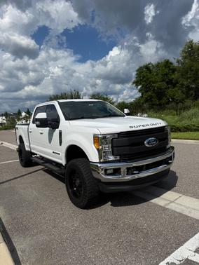 White 2017 Ford F-250 Lariat