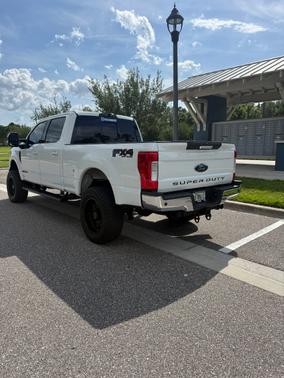White 2017 Ford F-250 Lariat