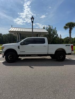 White 2017 Ford F-250 Lariat