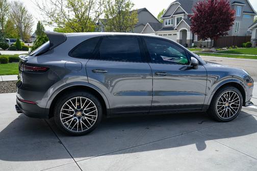Gray 2019 Porsche Cayenne Cayenne S