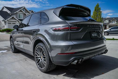 Gray 2019 Porsche Cayenne Cayenne S
