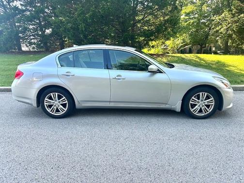 2013 INFINITI G37 x
