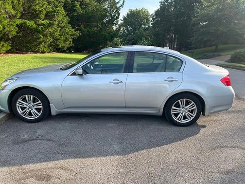 2013 INFINITI G37 x