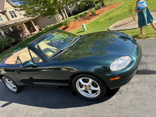 Green 1999 Mazda MX-5 Miata Base