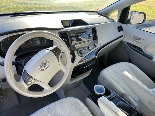 2012 Toyota Sienna LE