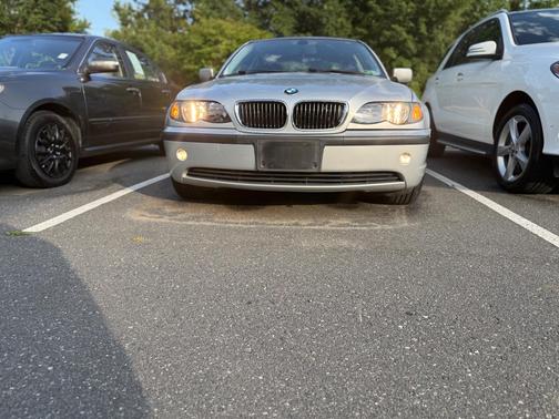 Silver 2004 BMW 325 i