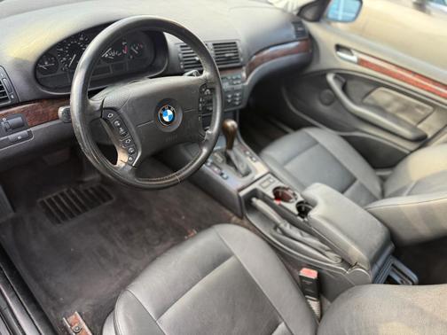 Silver 2004 BMW 325 i