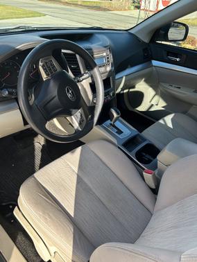 White 2014 Subaru Legacy 2.5i