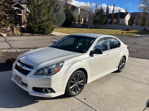White 2014 Subaru Legacy 2.5i