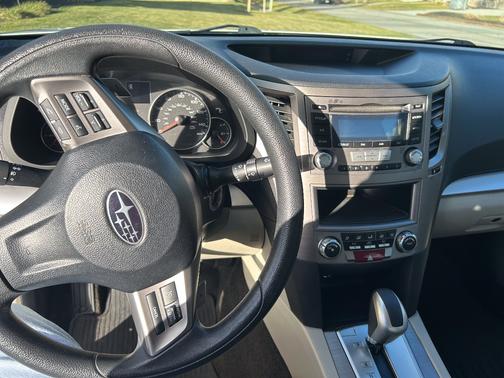 White 2014 Subaru Legacy 2.5i