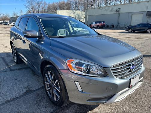 Gray 2017 Volvo XC60 T6 Dynamic