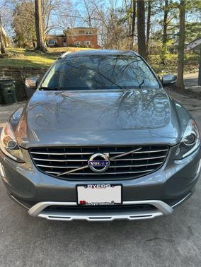 Gray 2017 Volvo XC60 T6 Dynamic