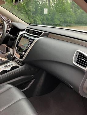 White 2017 Nissan Murano Platinum