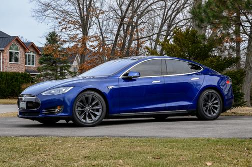 2016 Tesla Model S 90D