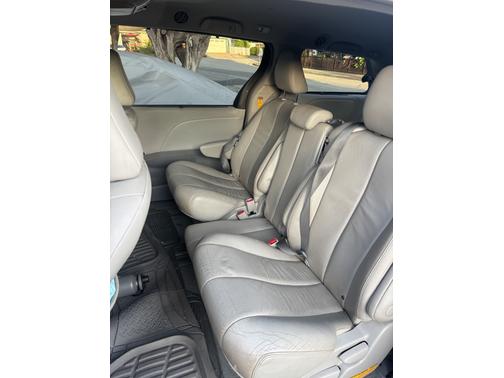 2014 Toyota Sienna XLE