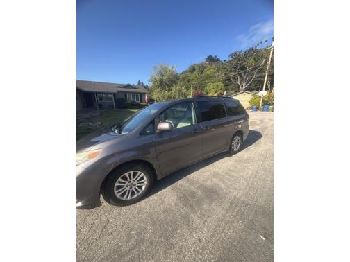 2014 Toyota Sienna XLE