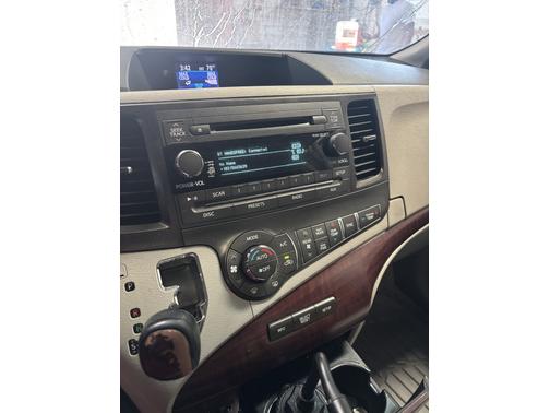 2014 Toyota Sienna XLE