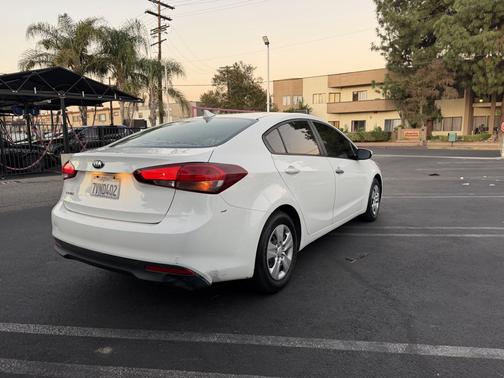 White 2017 Kia Forte LX