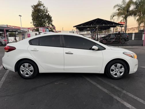 White 2017 Kia Forte LX