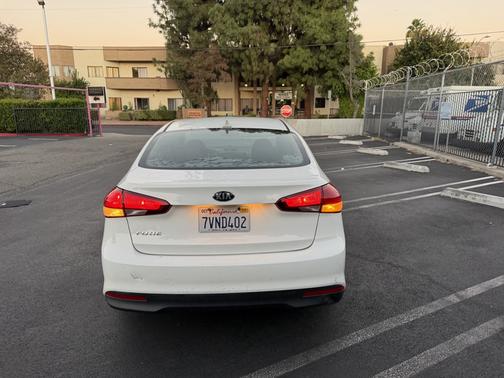 White 2017 Kia Forte LX